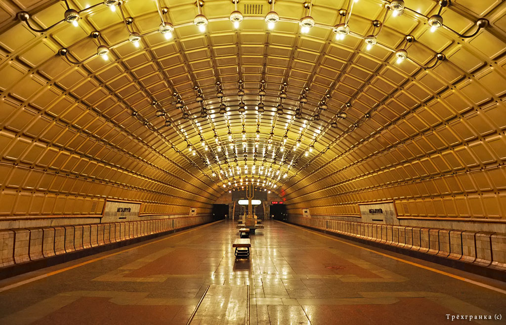 Метро фабричная. Днепровский метрополитен. Вокзальная станция метро Днепропетровск. Станция метро Вокзальная Днепр. Днепр станция метро Металлургов.