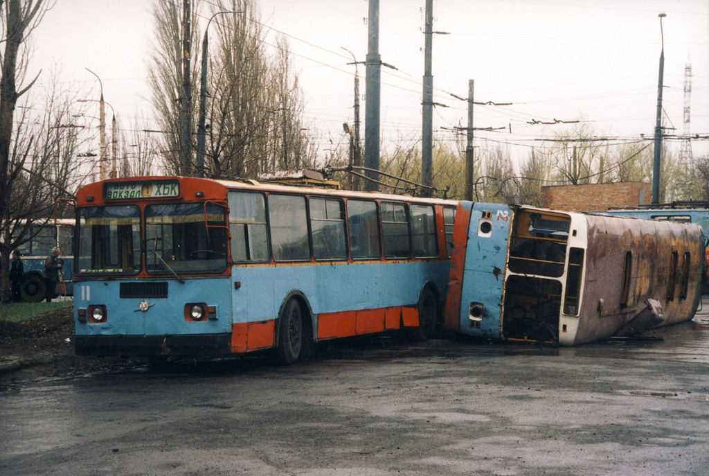 Chakhty, ZiU-682G [G00] N°. 11; Chakhty, ZiU-682V-012 [V0A] N°. 22; Chakhty — Shakhty trolleybus at the turn of the XX and XXI centuries (2000 — 2001)