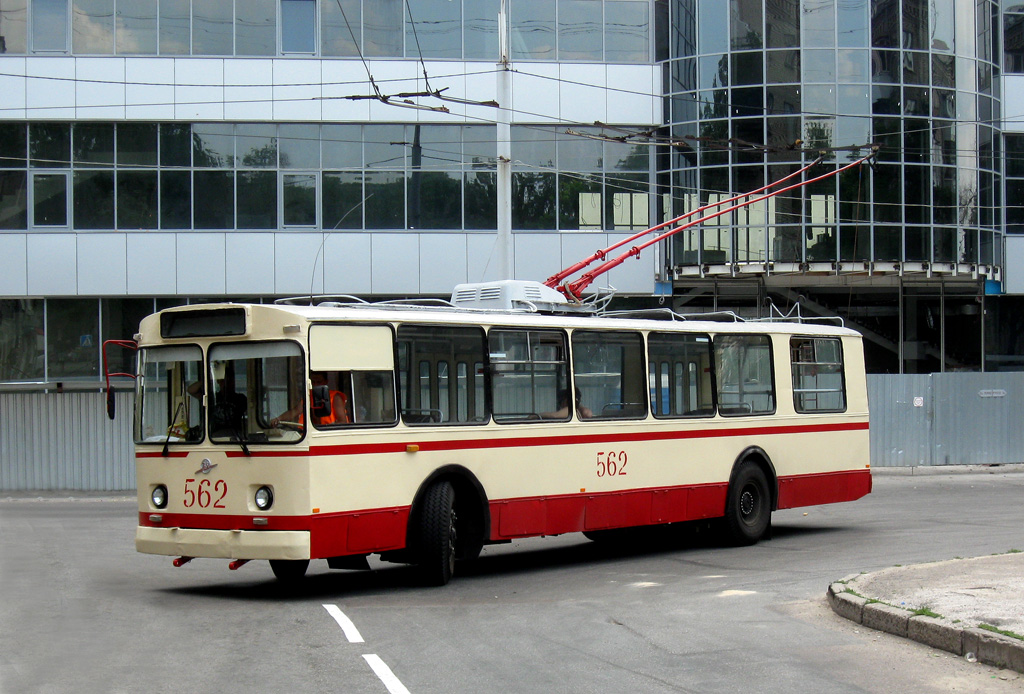 Zaporižia, ZiU-682B nr. 562; Zaporižia — Fantrip on the ZiU-682B #562 trolleybus (9 Jul 2011)