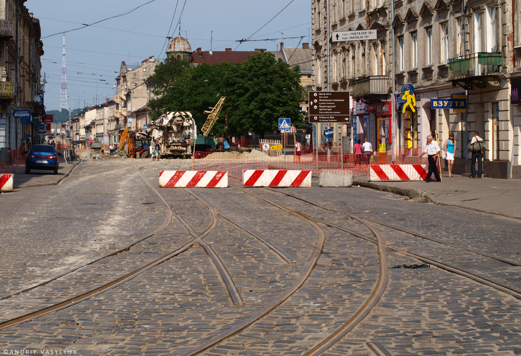 Lviv — Tracks reconstruction: crossing of Gorodotska str. & Kropyvnytskogo sq. [09.07-14.11.2011]
