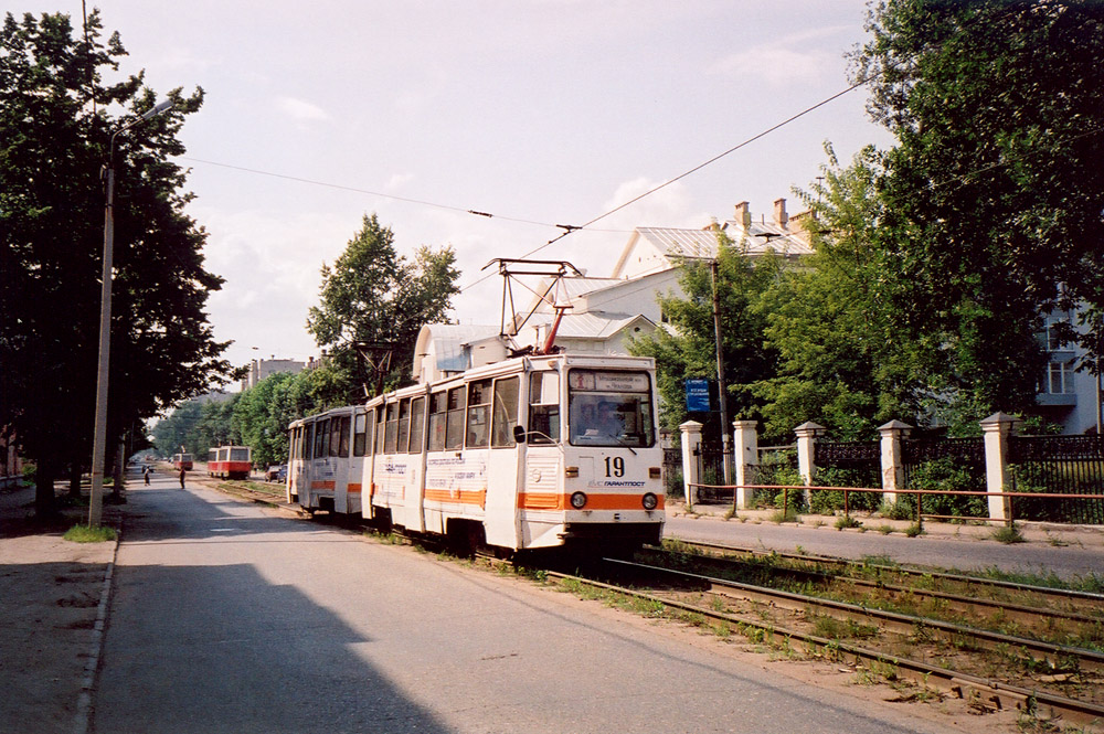 Yaroslavl, 71-605 (KTM-5M3) nr. 18; Yaroslavl, 71-605 (KTM-5M3) nr. 19