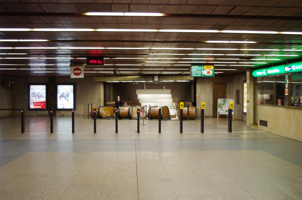 布拉格 — Metro: Line A