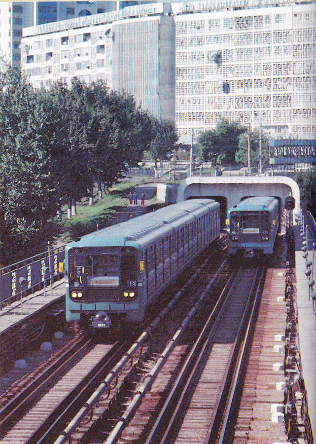 Tashkent, 81-717 (LVZ) Nr. 8634; Tashkent — "The underground miracle of Tashkent" — scans from book; Tashkent — Metro; Tashkent — Metro — Chilonzor line