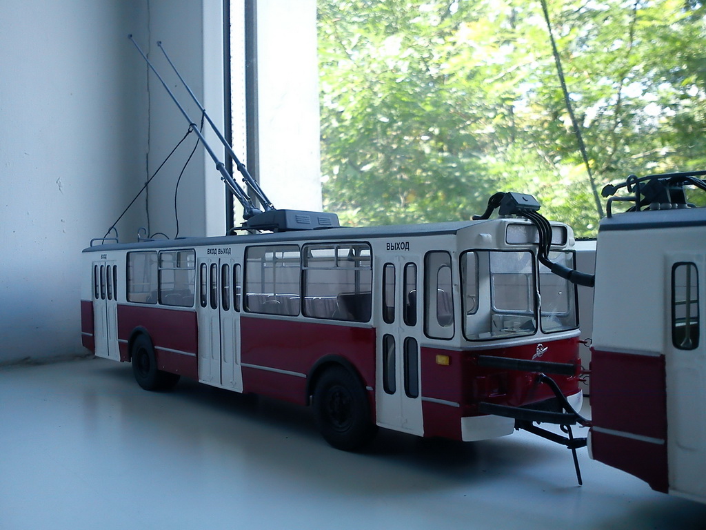 Троллейбус поезд. ЗИУ-9 троллейбус. Троллейбусный поезд ЗИУ 682. ЗИУ 682 модель. Модель троллейбуса ЗИУ-682.