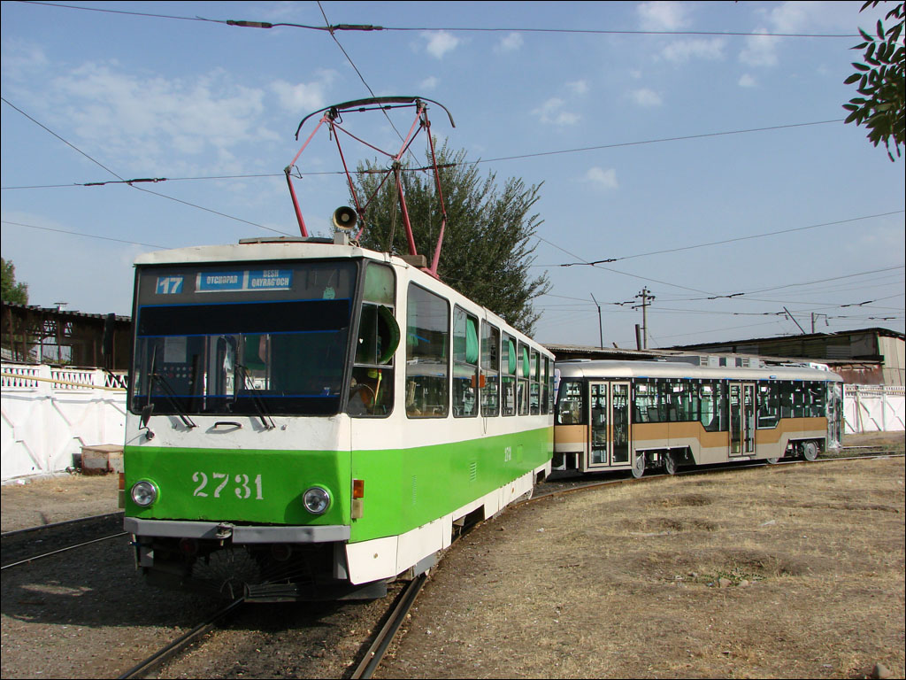 Tashkent, Tatra T6B5SU č. 2731; Tashkent, Vario LF.S č. 2001
