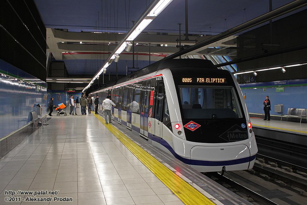 Кольцевая линия метро мадрид. Мадридский метрополитен подвижной состав. Метро Мадрида 2022г. Вагоны метро в Мадриде. Метро Мадрида фото.