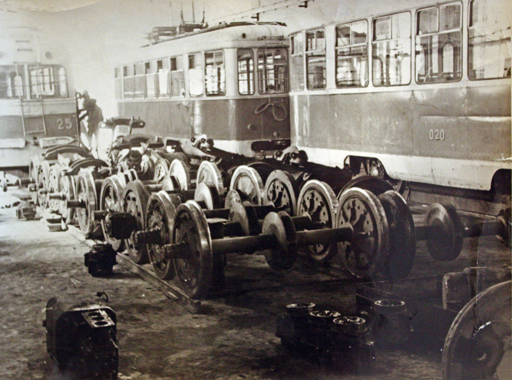 Oryol, KTP-2 № 020; Oryol, KTM-1 № 25; Oryol, KTM-2 № 20; Oryol — Historical photos [1946-1991]; Oryol — Old tram depot