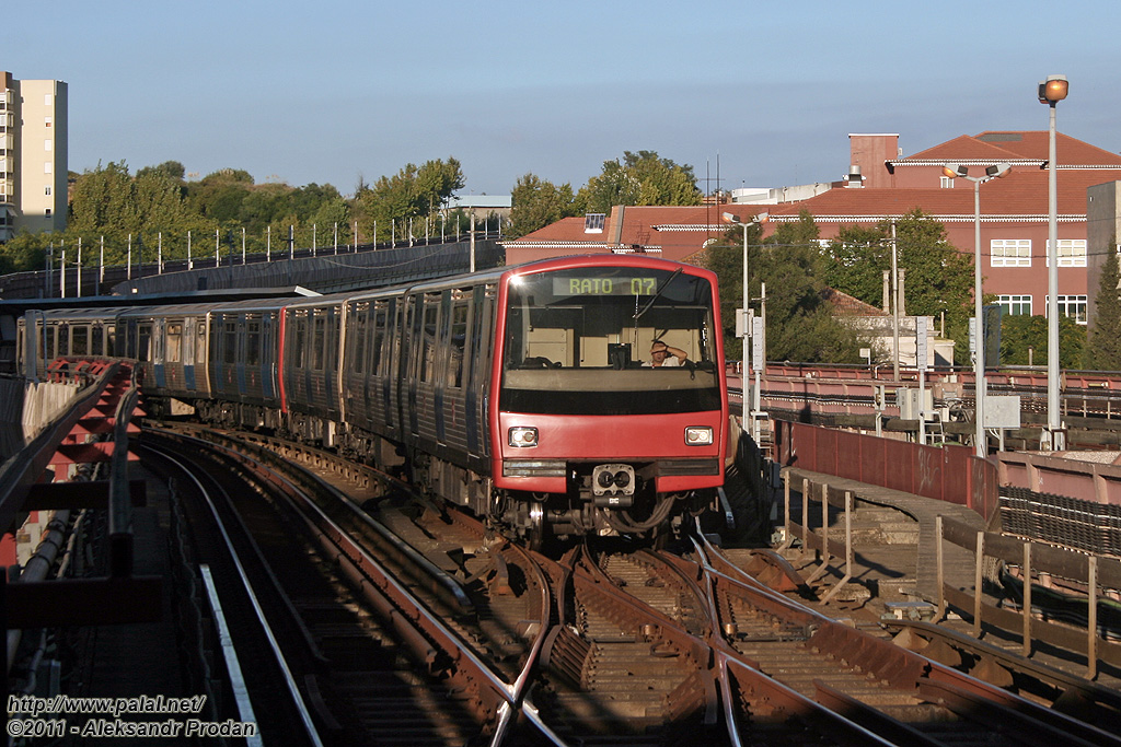 Лиссабон — Metro — Linha Amarela