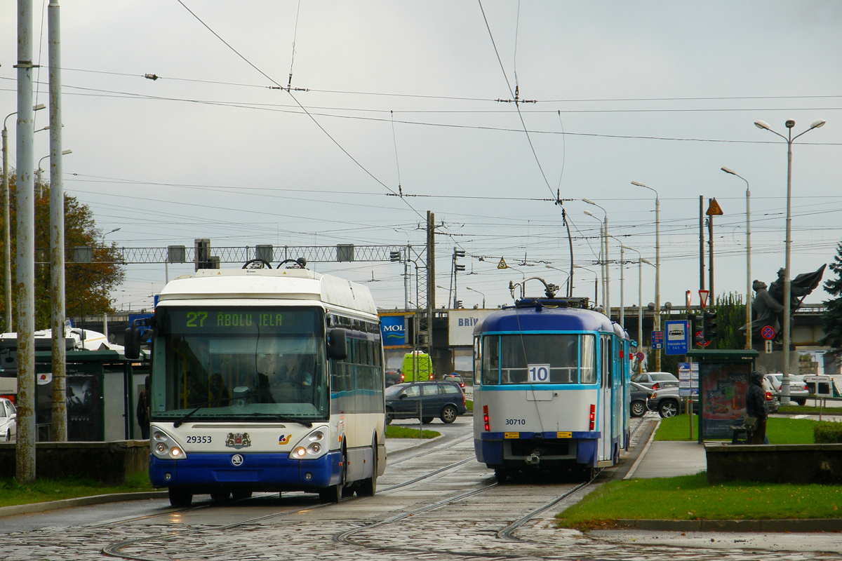 Рига, Škoda 24Tr Irisbus Citelis № 29353; Рига, Tatra T3A № 30710