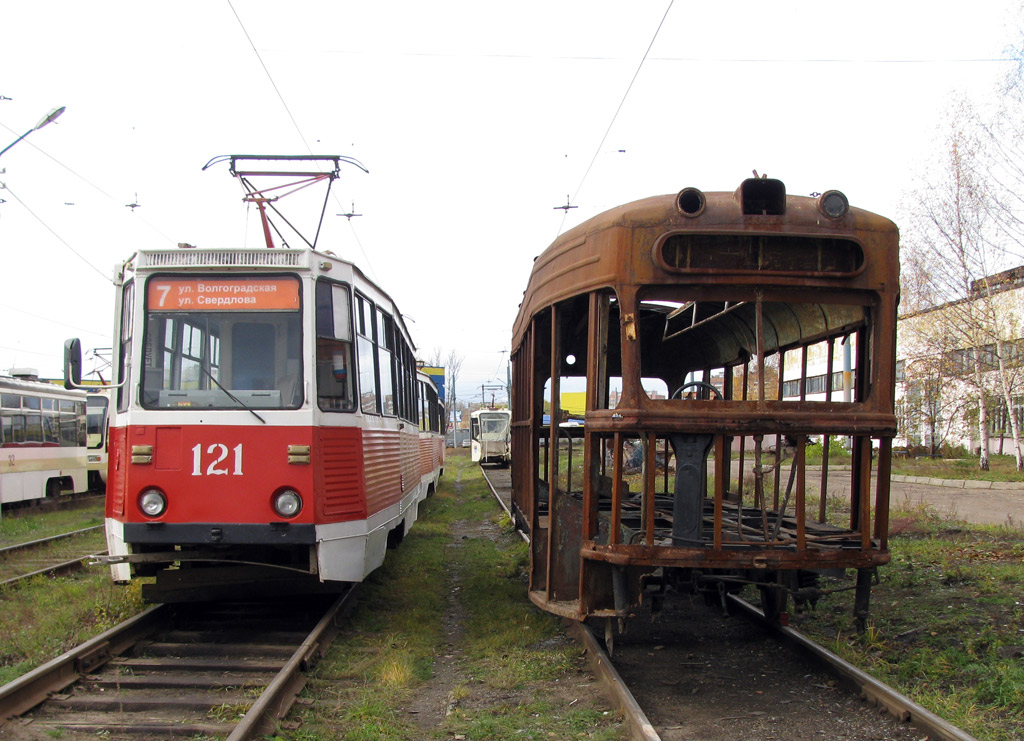 Jaroslawl, 71-605 (KTM-5M3) Nr. 121; Jaroslawl, KTM-1 Nr. КТМ-1
