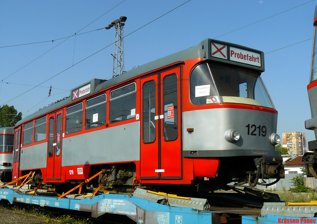 София, Tatra T4DC № 1219; София — Доставка и разтоварване на T4D-C от Хале — юли 2011 г.