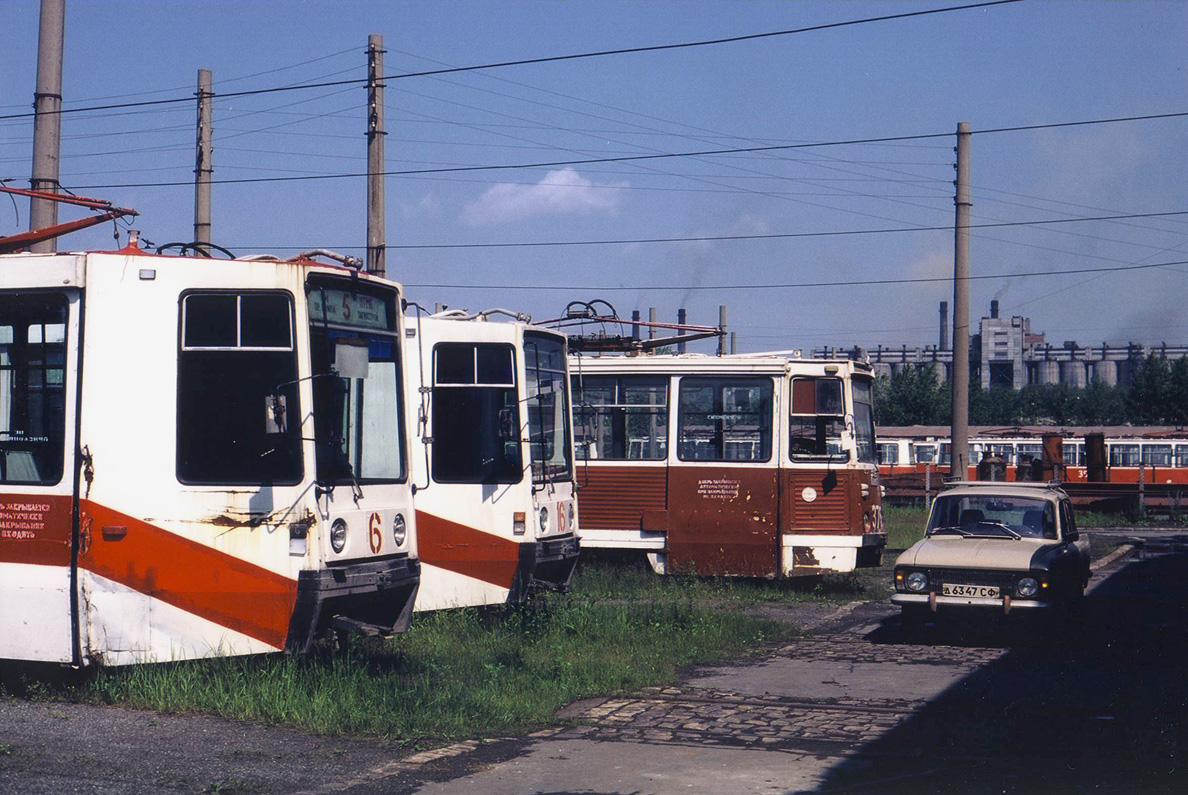 Нижний Тагил, 71-608К № 6; Нижний Тагил, 71-608К № 16; Нижний Тагил, 71-605 (КТМ-5М3) № 375