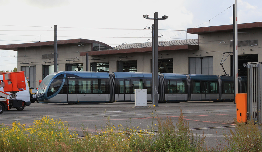 Bordeaux, Alstom Citadis 402 č. 2210; Bordeaux — Tram depot Bastide