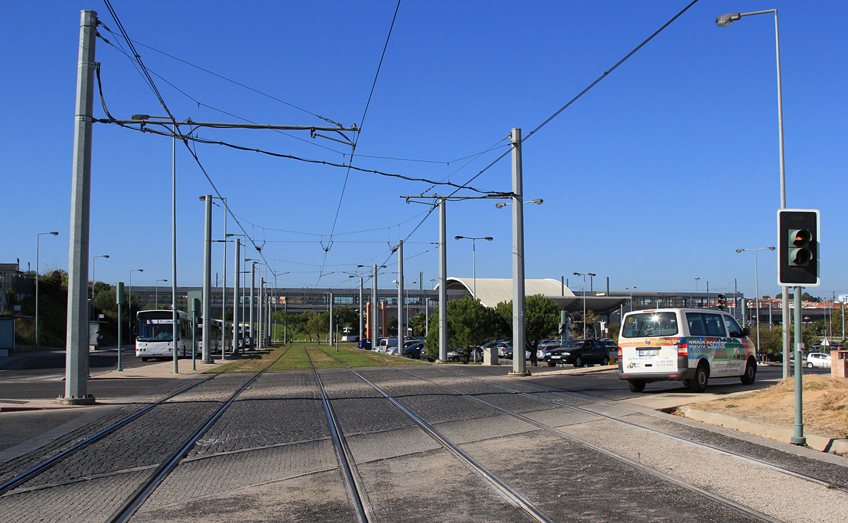 Almada — Līnijas un infrastruktūra