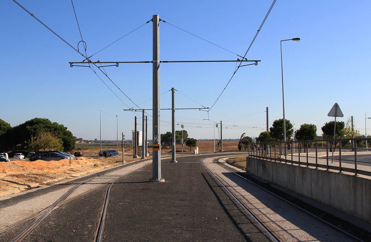 Almada — Lines and infrastructure