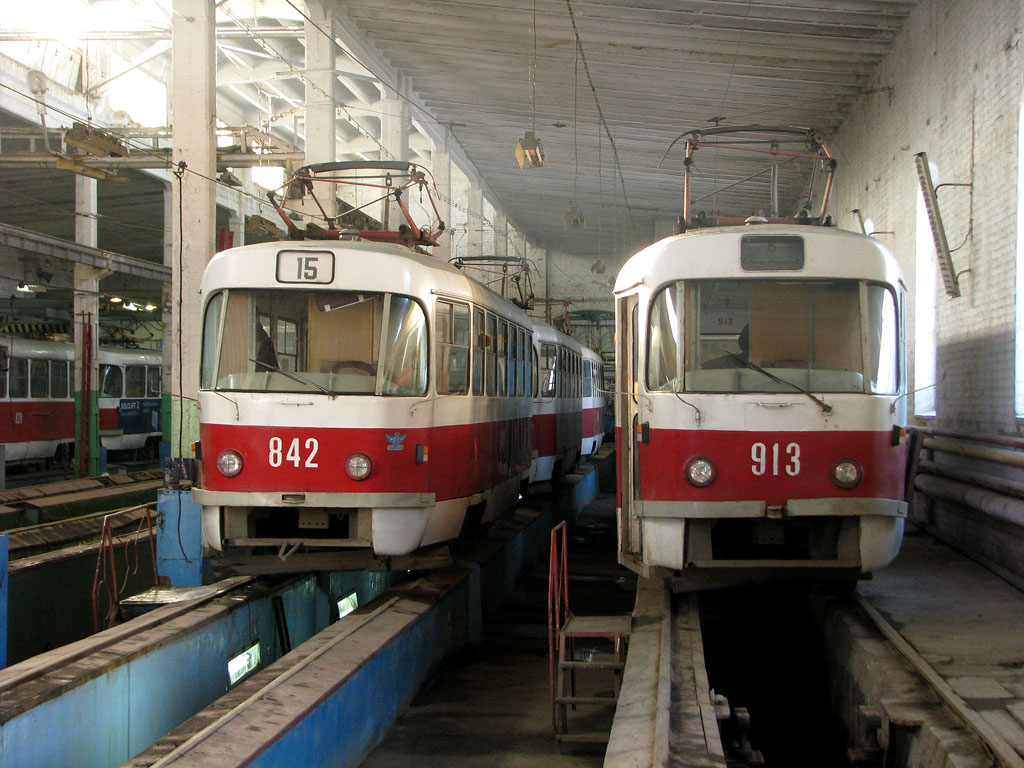 Samara, Tatra T3SU # 842; Samara, Tatra T3SU (2-door) # 913; Samara — Gorodskoye tramway depot