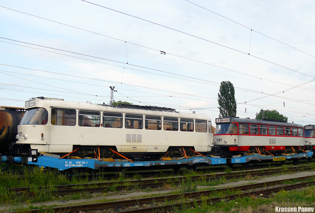 Sofia, Tatra T4DC № 1171; Sofia, Tatra T4DC № 1187; Sofia — Delivery and unloading of T4D-C in Sofia — July 2011