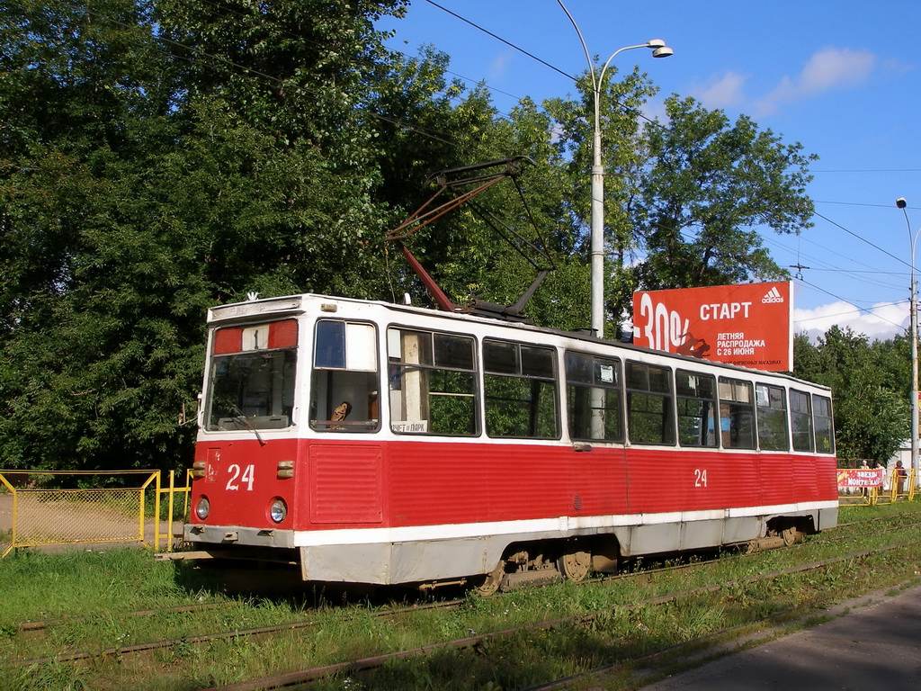 Ярославль, 71-605 (КТМ-5М3) № 24; Ярославль — 26.07.2007. Ремонт рекламной конструкции у ТЦ "Садко"