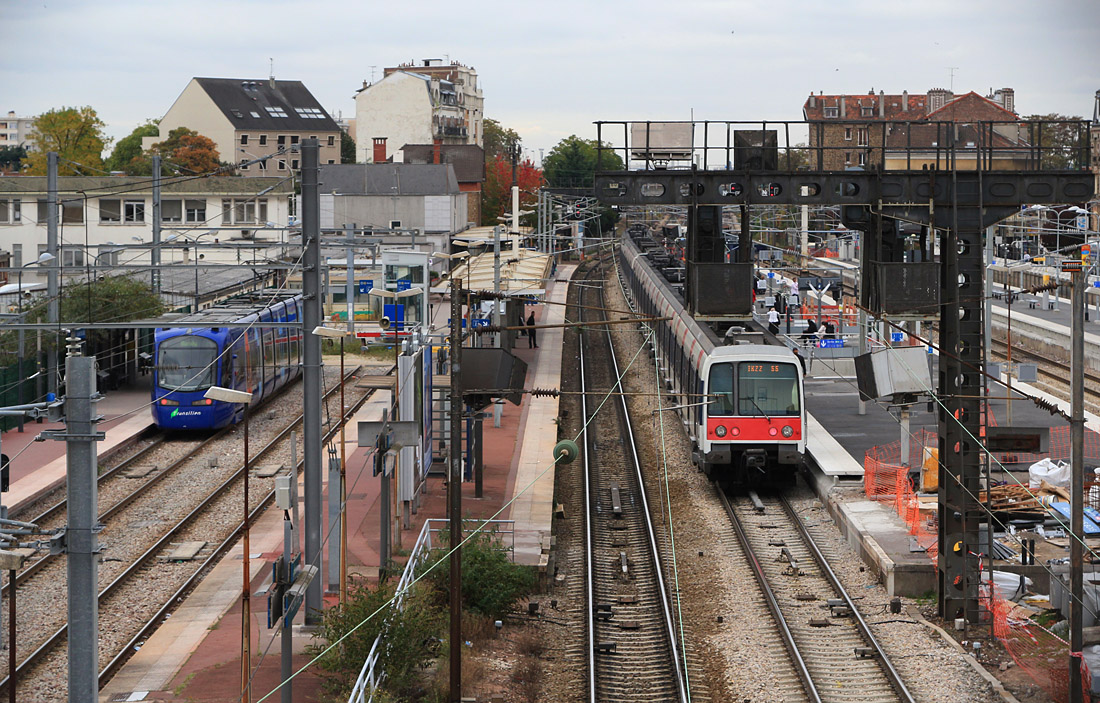 Париж -  Версаль -  Ивелин — Трамвайная линия Т4; Париж -  Версаль -  Ивелин — Электропоезда RER — Линия B