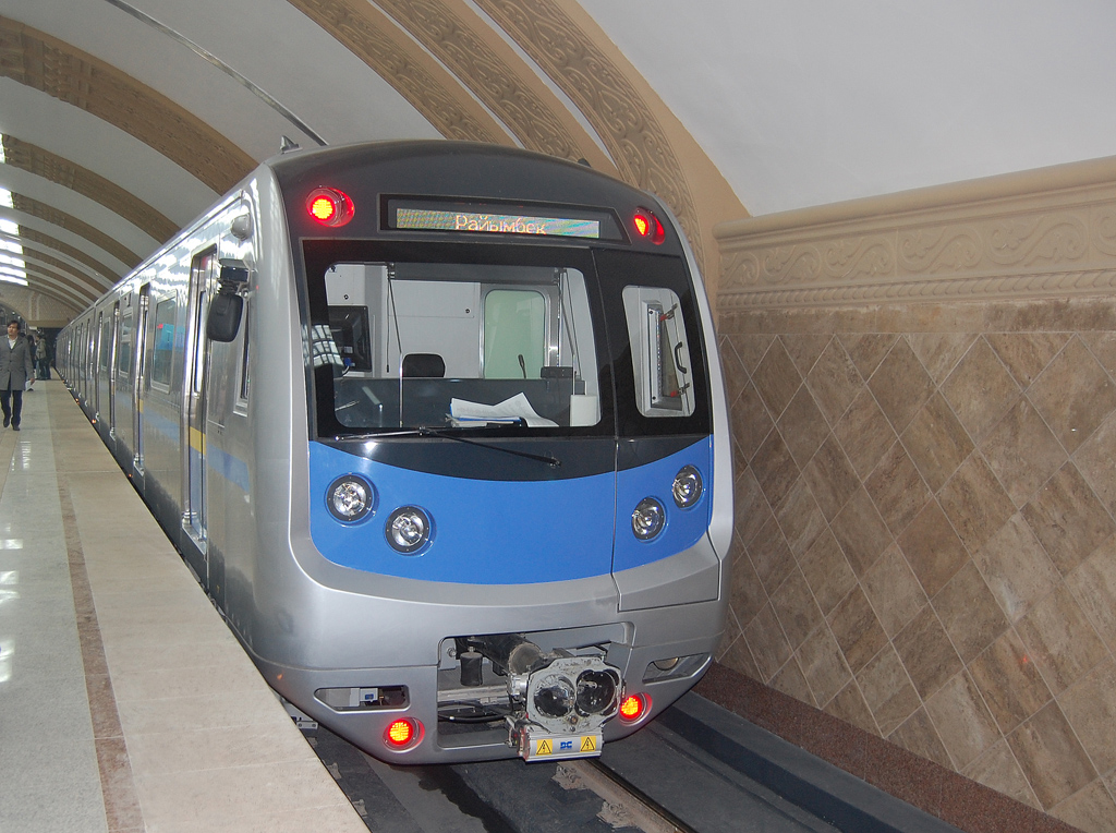 Almatõ — Train Hyundai Rotem @ Unidentified wagons