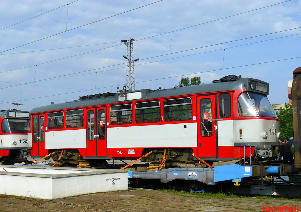 索菲亞, Tatra T4DC # 1143; 索菲亞 — Delivery and unloading of T4D-C in Sofia — July 2011