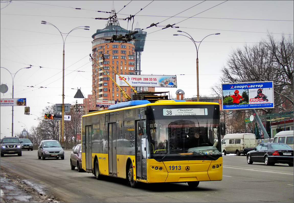 Kijevas, LAZ E183D1 nr. 1913