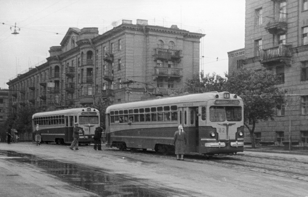 Исторические фото волгограда. Трамвай троллейбус Царицын Сталинград Волгоград. Старый трамвай Волгоград. Трамвай на улице Советской Волгоград. Волгоград 1961.