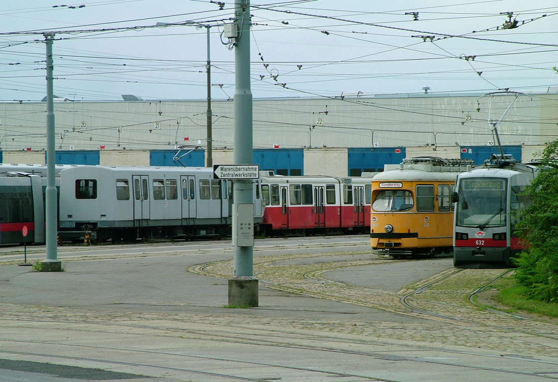 Wien, HW Type CH Nr. 6160; Wien, Siemens ULF-B Nr. 632; Wien — Miscellaneous photos