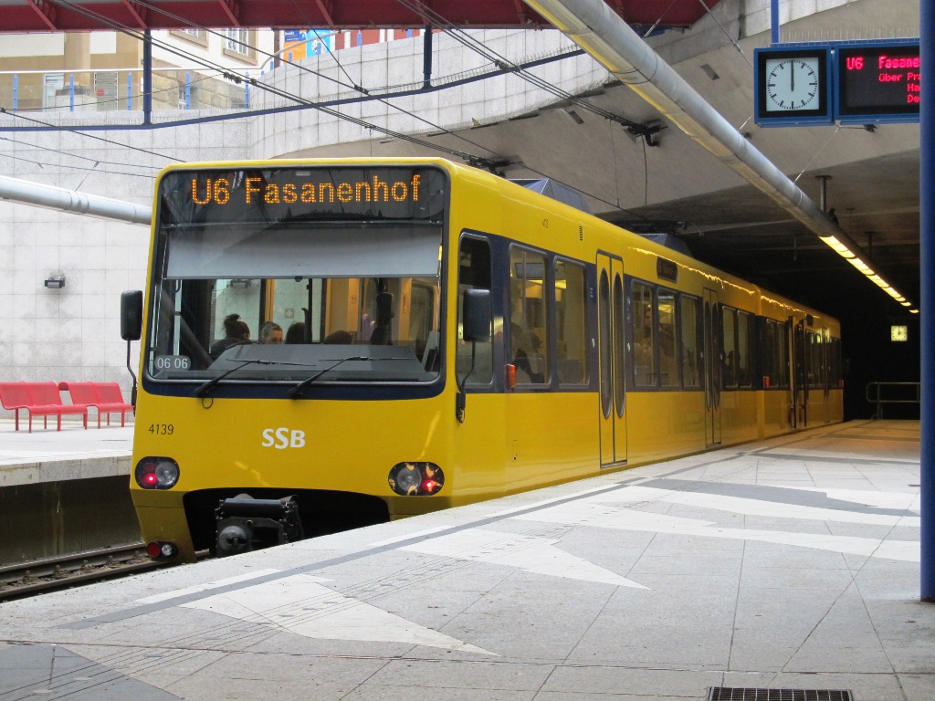 Stuttgart, Duewag DT8.S nr. 4139