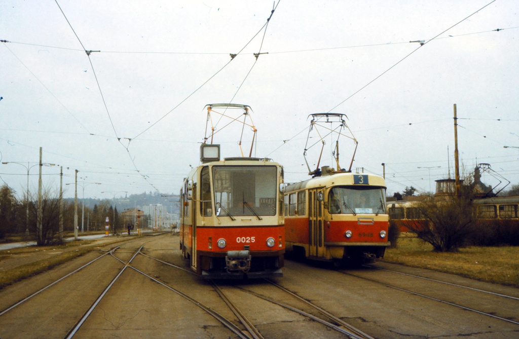 Praha, Tatra T7B5 č. 0025; Praha, Tatra T3 č. 6948