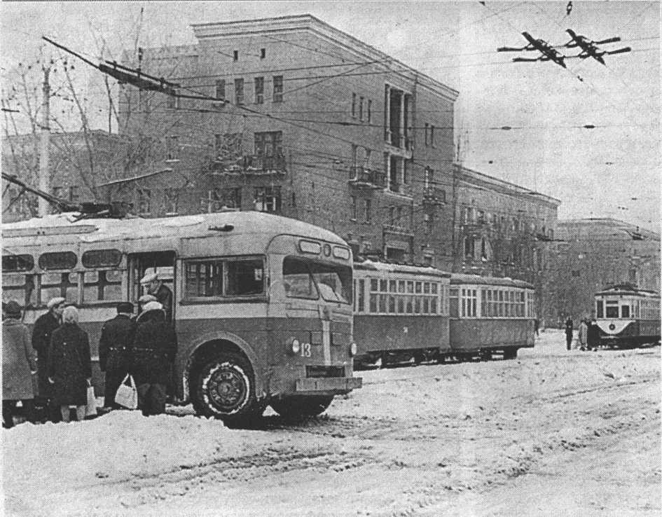 Zaporizhzhia, MTB-82D # 13; Zaporizhzhia — Tram line via Lenina (Sobornyi) Prospect
