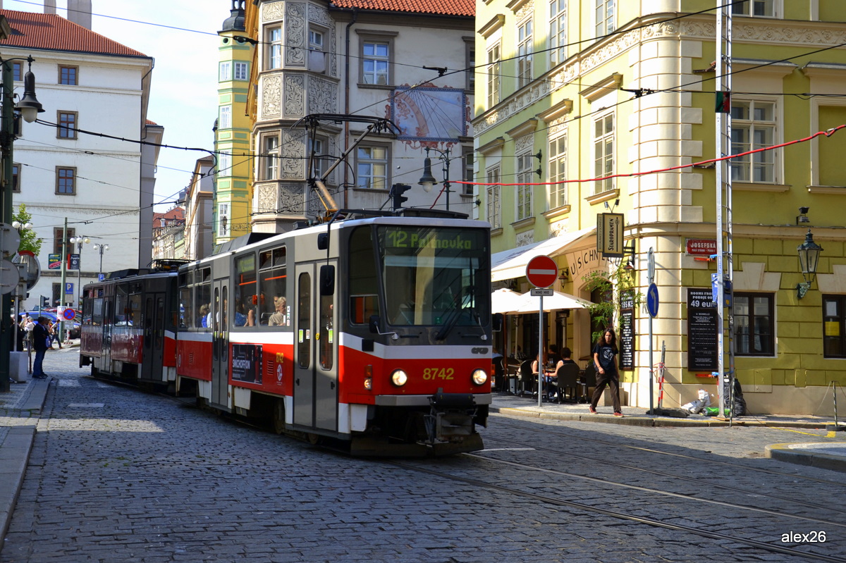 Прага, Tatra T6A5 № 8742