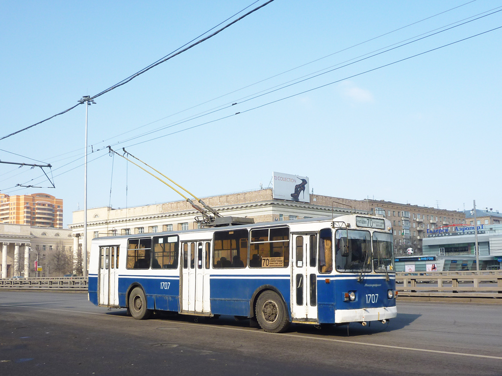 Троллейбус 40 изменение. Троллейбус ЗИУ 682. Троллейбус ЗИУ 682 Москва. Троллейбус ЗИУ 9 Москва. Троллейбус в Москве (ЗИУ-682г).
