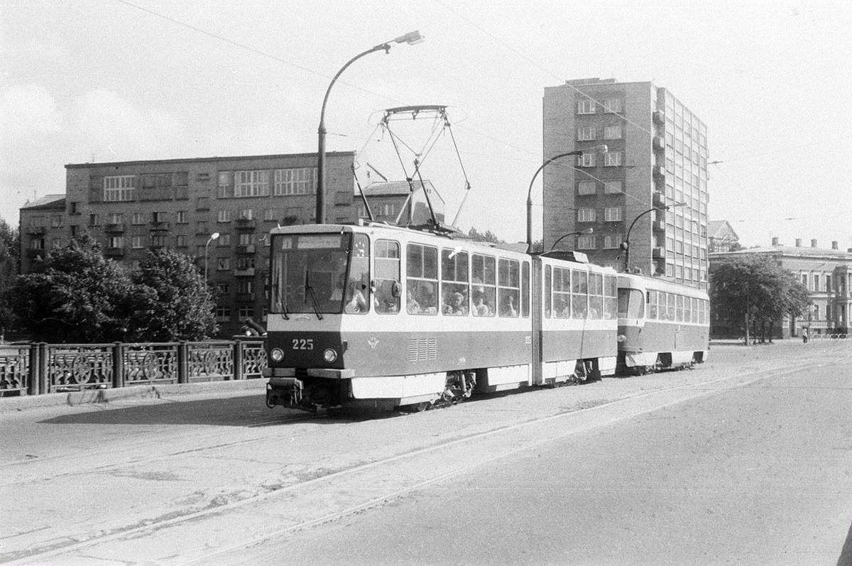 Liepaja, Tatra KT4SU N°. 225; Liepaja, Tatra T4SU N°. 214