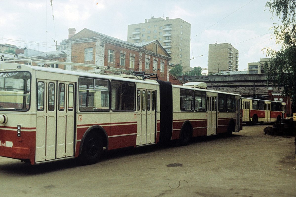 Набережные челны троллейбус. ЗИУ-9 (ЗИУ-682б). ЗИУ-9 троллейбус. ЗИУ 682б. ЗИУ-10 троллейбус.