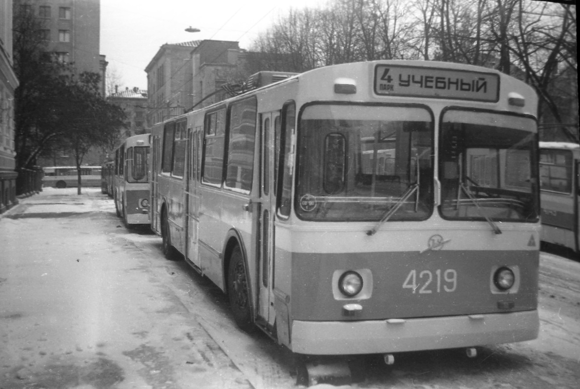 Moskwa, ZiU-682V Nr 4219; Moskwa — Historical photos — Tramway and Trolleybus (1946-1991)