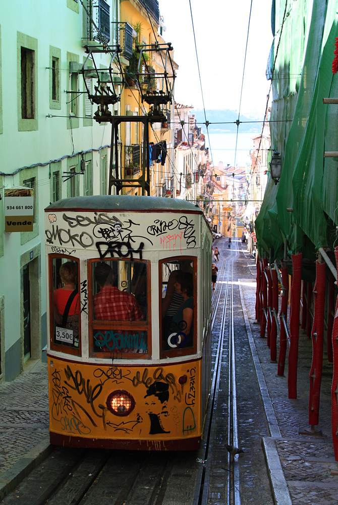 Lisbon, Funicular* č. 1; Lisbon — Ascensor da Bica