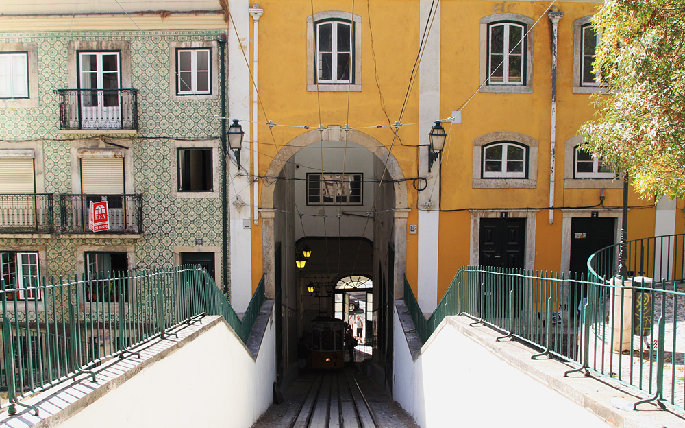 Лиссабон — Ascensor da Bica