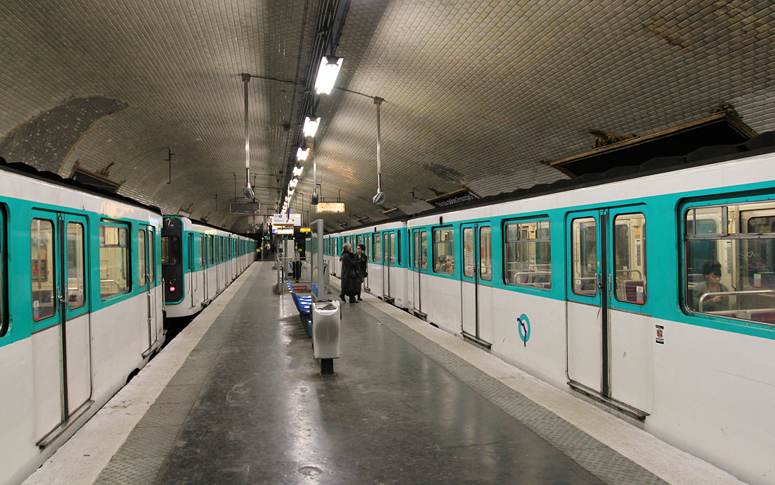 Париж -  Версаль -  Ивелин — Метрополитен — Линия 11