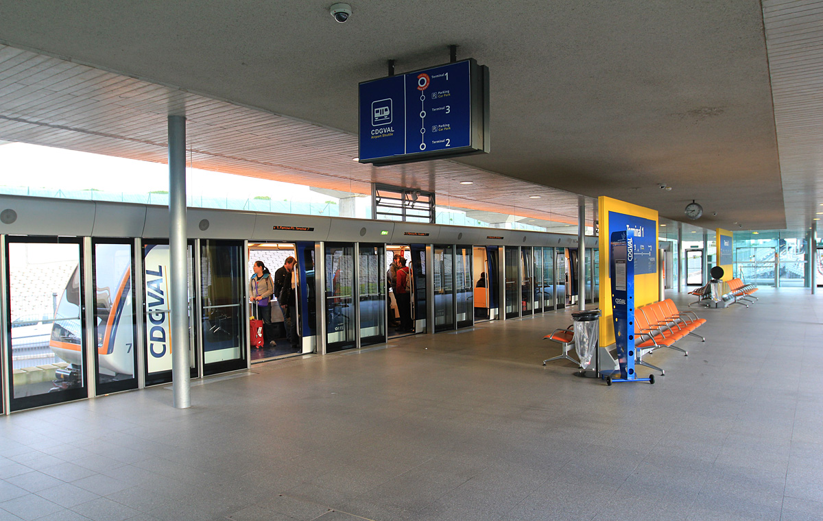 Париж -  Версаль -  Ивелин — Автоматический метрополитен аэропорта Charles-de-Gaulle — Главная линия (Терминалы 1-2-3)