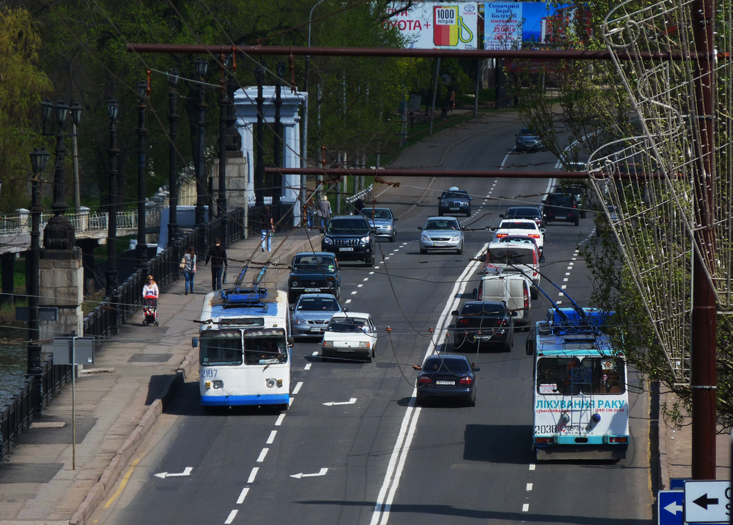 Donetsk, ZiU-682V-013 [V0V] № 2187; Donetsk, YMZ Т2 mod. 7 № 2038; Donetsk — Miscellaneous trolleybus photos