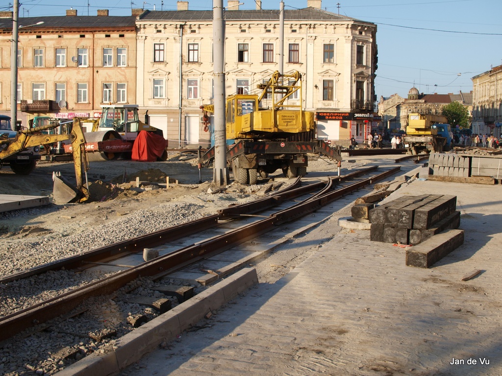 Lviv — Tracks reconstruction: crossing of Gorodotska & Chernivetska str., line to depot no.1 [14.03-24.05.2012]