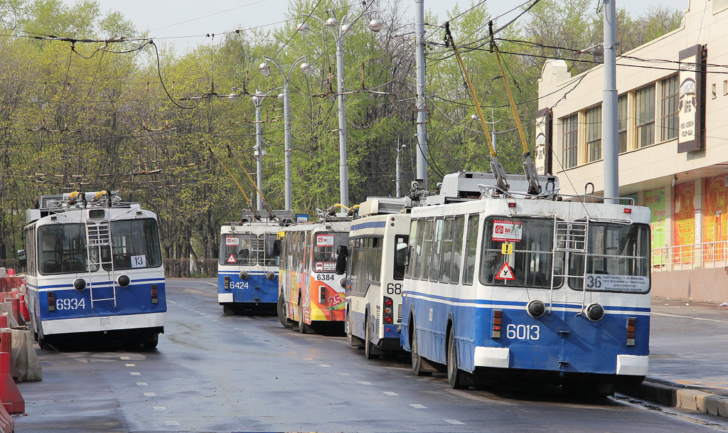 Moskwa, BTZ-5276-01 Nr 6934; Moskwa, ZiU-682GM1 Nr 6013
