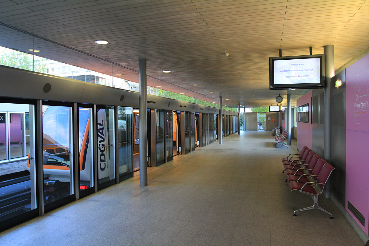 Paris - Versailles - Yvelines — Automatic metro of Charles-de-Gaulle Airport — Main Line (Terminals 1-2-3)