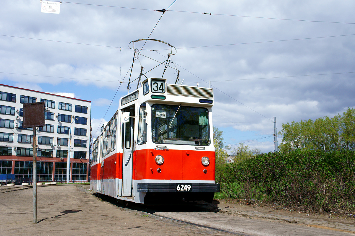 Saint-Petersburg, LM-68 # 6249; Saint-Petersburg — Charter ride with LM-68 to Strelna and Sosnovaya Polyana 13.05.2012