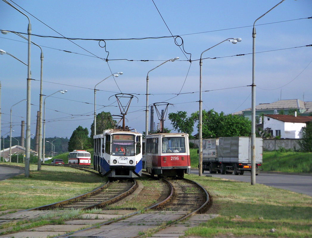 Днепр, 71-608КМ № 2239; Днепр, 71-605 (КТМ-5М3) № 2196