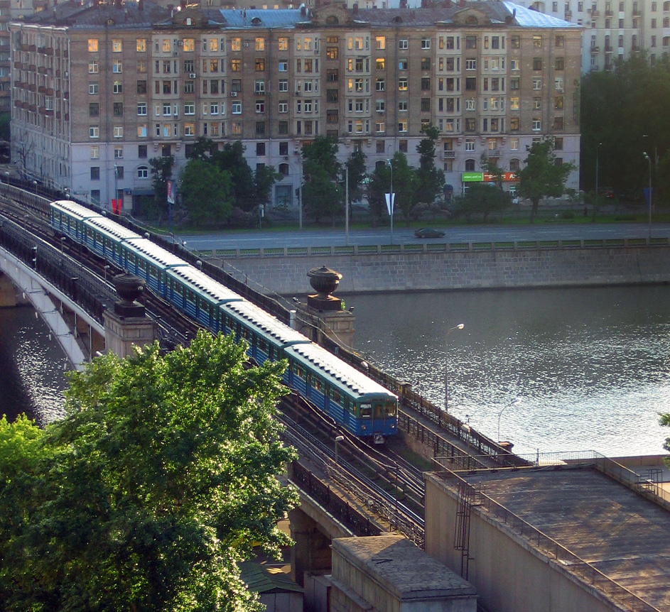 Moskva — Metro — Vehicles — Type E; Moskva — Metro — [4] Filyovskaya Line