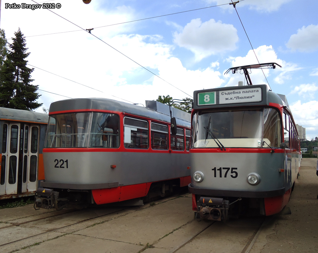 Sofia, Tatra B4DC Nr 221; Sofia, Tatra T4DC Nr 1175