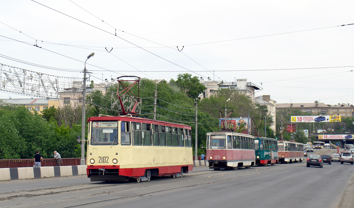 车里亚宾斯克, 71-605 (KTM-5M3) # 2102; 车里亚宾斯克, 71-605 (KTM-5M3) # 1371