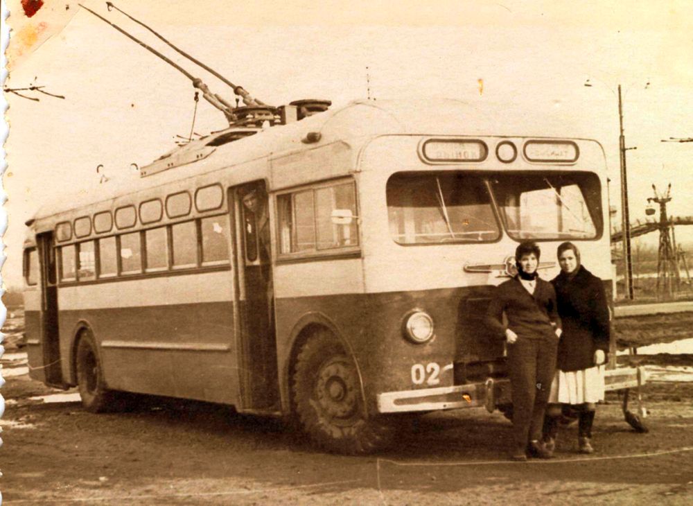 Троллейбус 1 г. МТБ-82 троллейбус. МТБ-82 троллейбус кабина. Трамвай МТБ-82. МТБ-82 троллейбус в Москве.